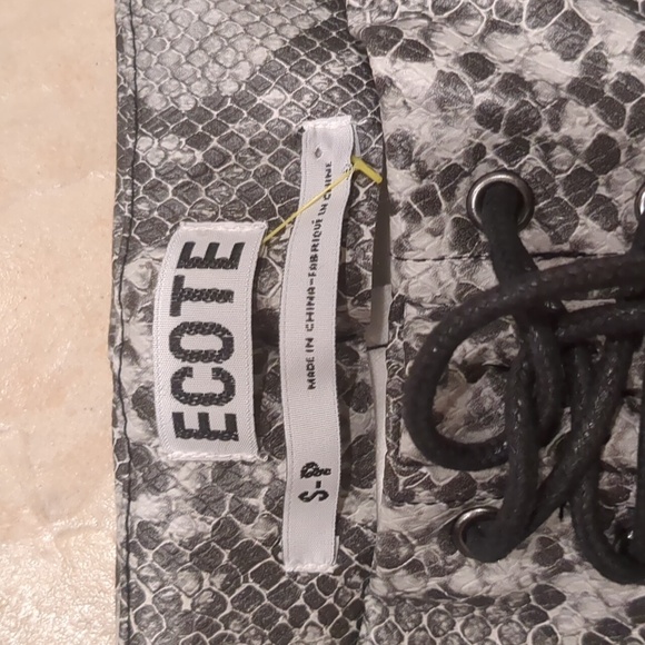 Ecote Faux Snake Skin Pants Size Small - Picture 5 of 6